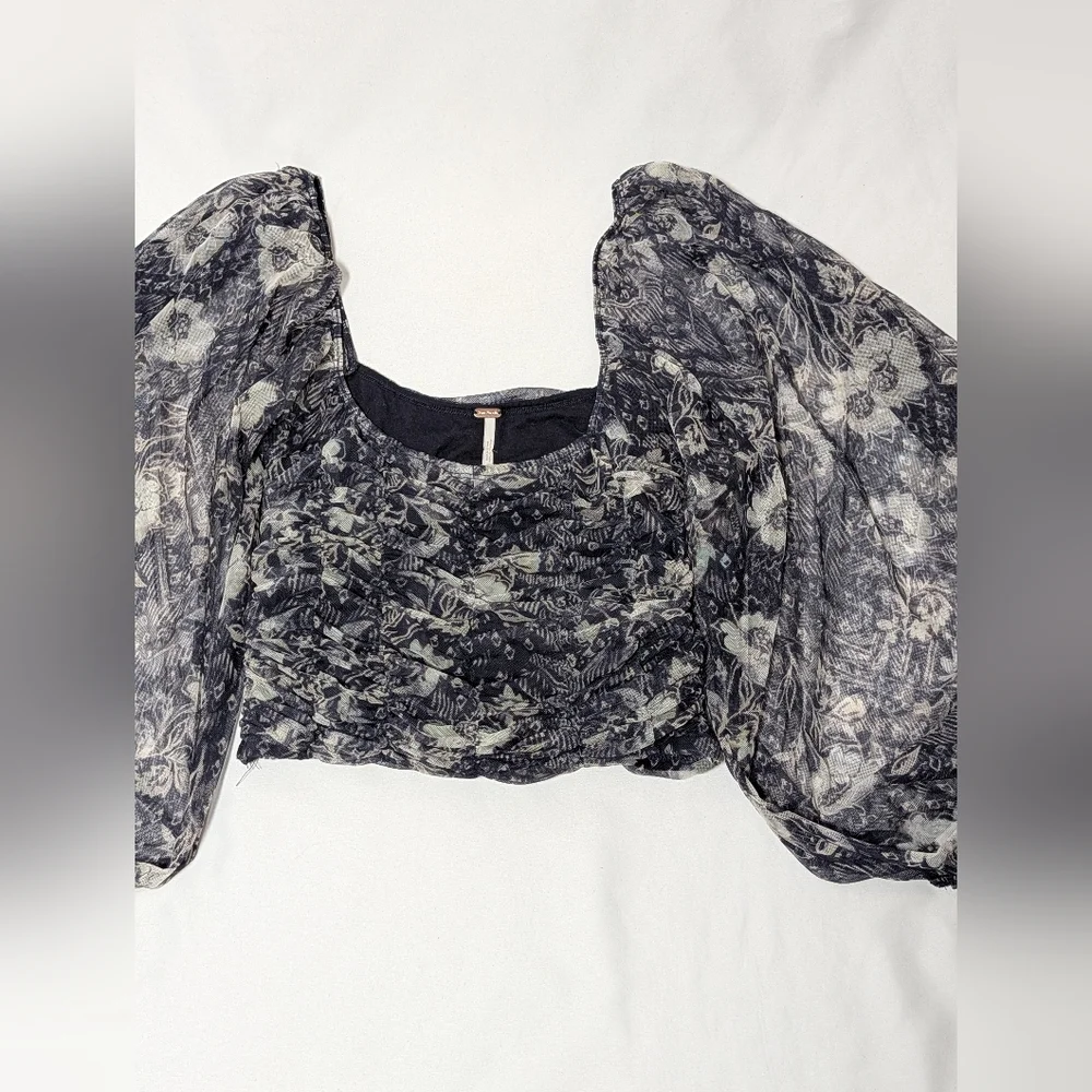 Free People Ruched Floral Puff Sleeve Crop Top Size Medium